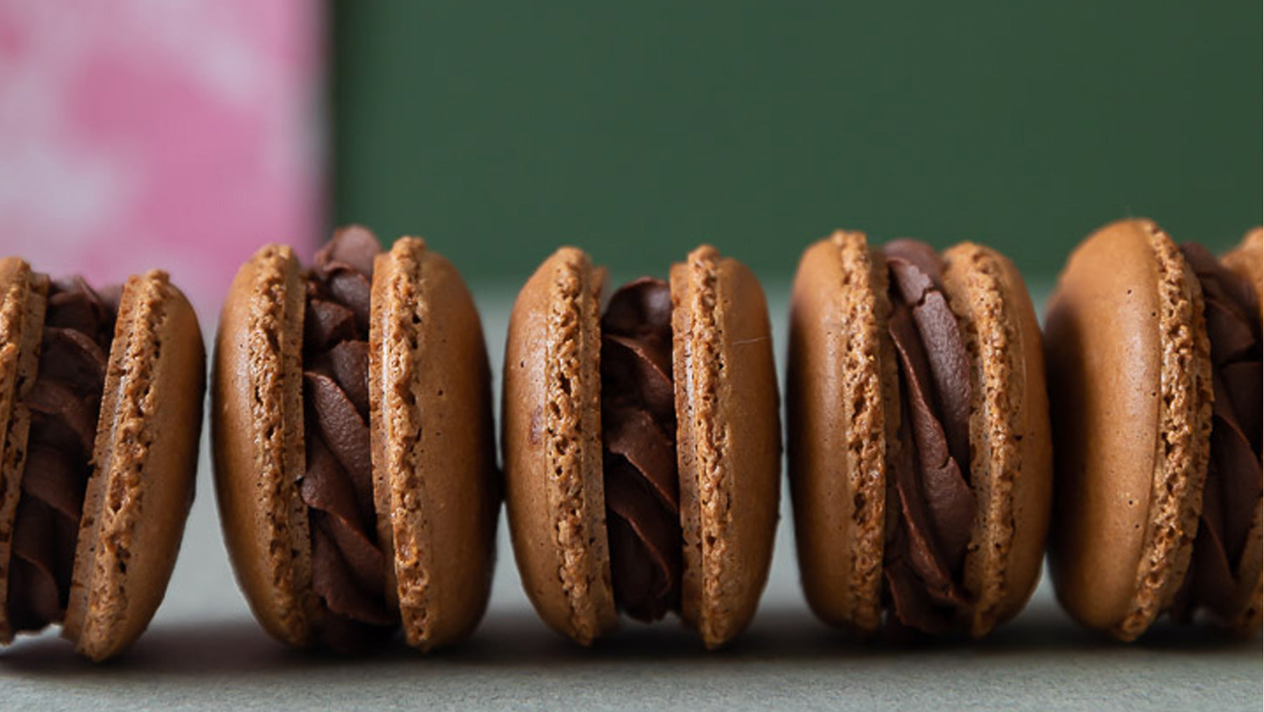 Macarons with dark chocolate ganash